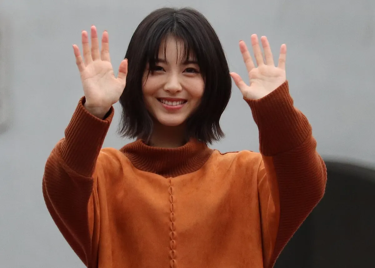 浜辺美波 4